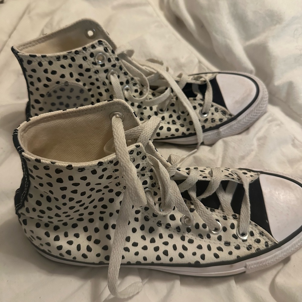 Size 8 converse black and white